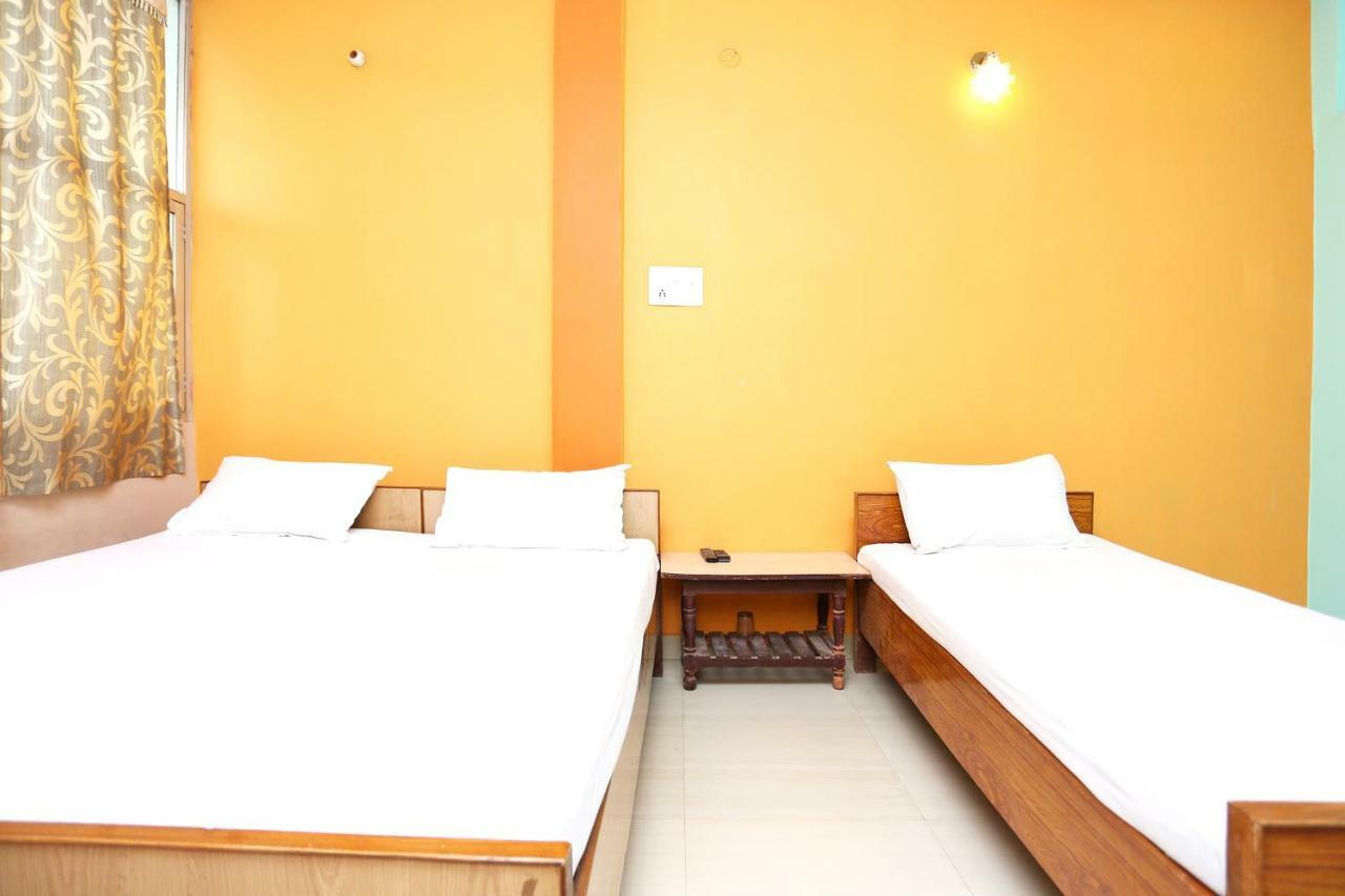 Spot On 45585 Hotel Aakash Ganga Varanasi Eksteriør billede