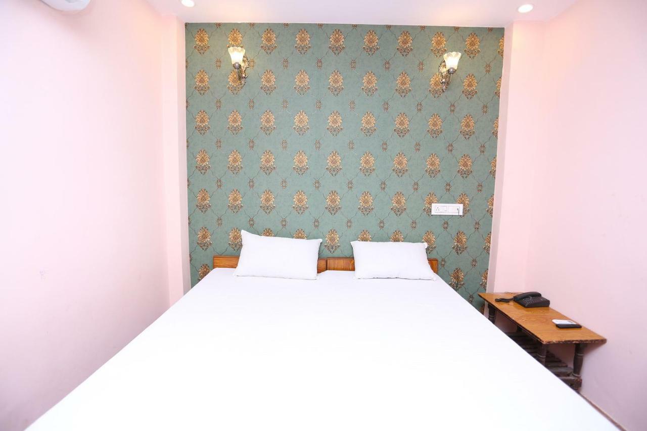Spot On 45585 Hotel Aakash Ganga Varanasi Eksteriør billede